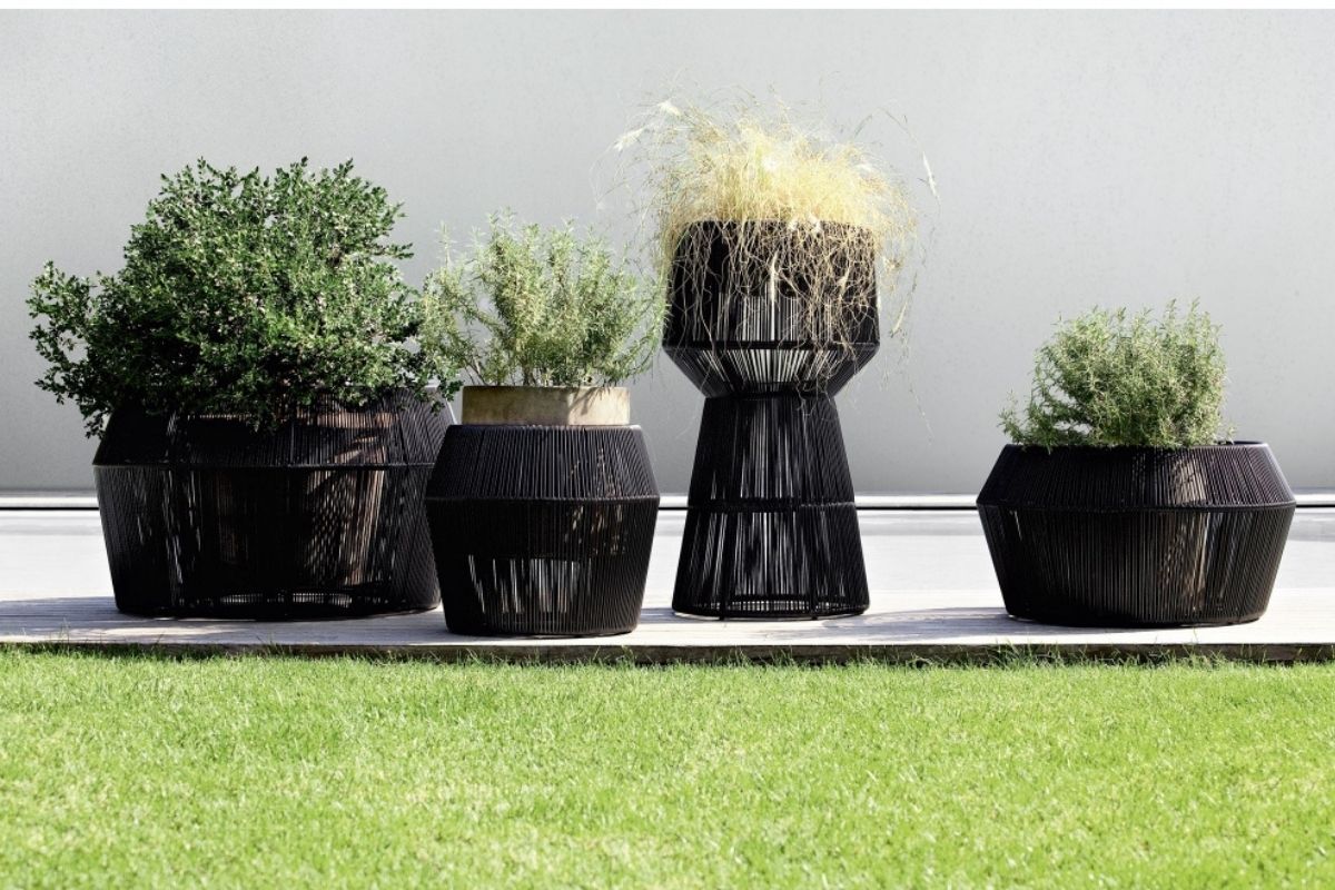 comment décorer le jardin avec des pots d'extérieur