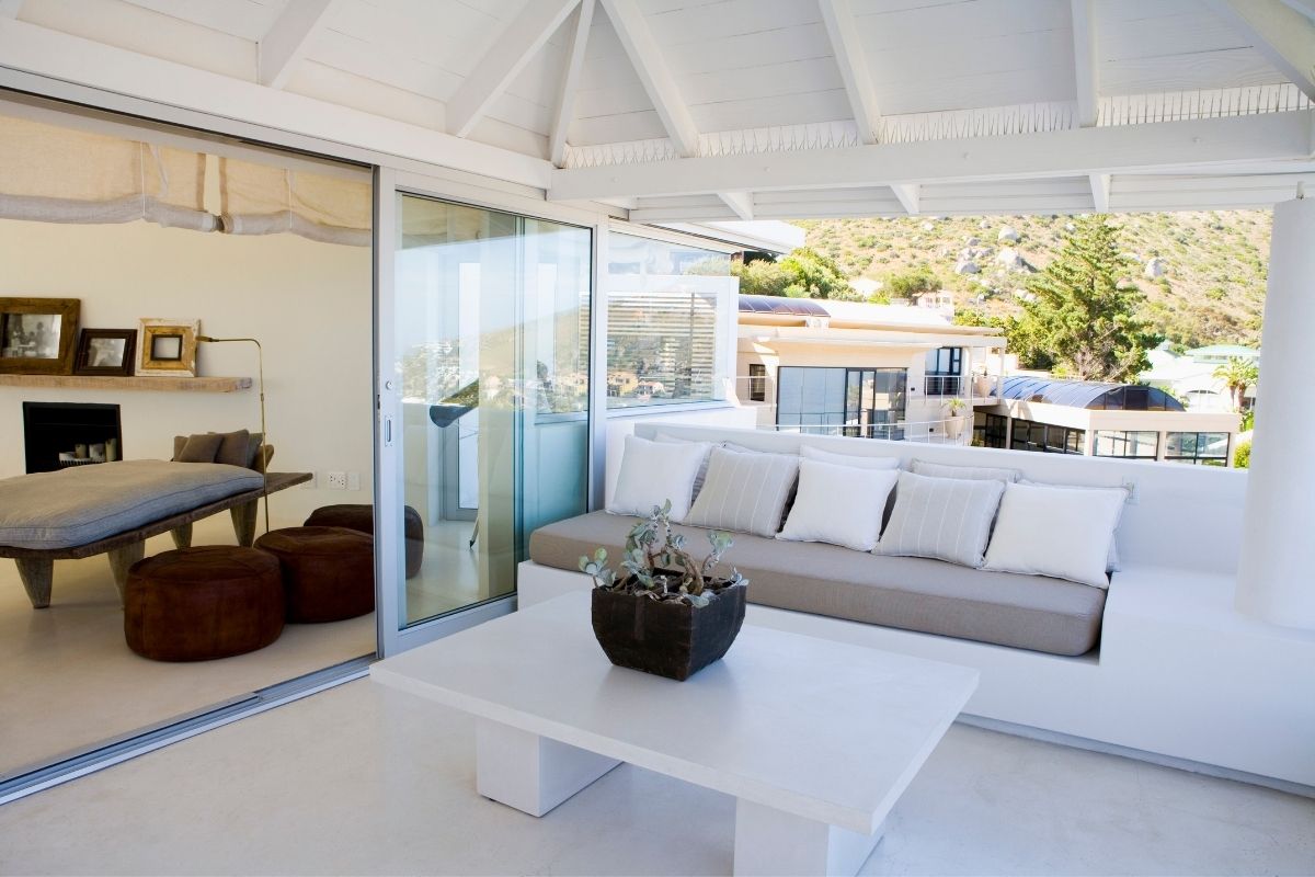 arredare una veranda chiusa in stile moderno idee e consigli di design