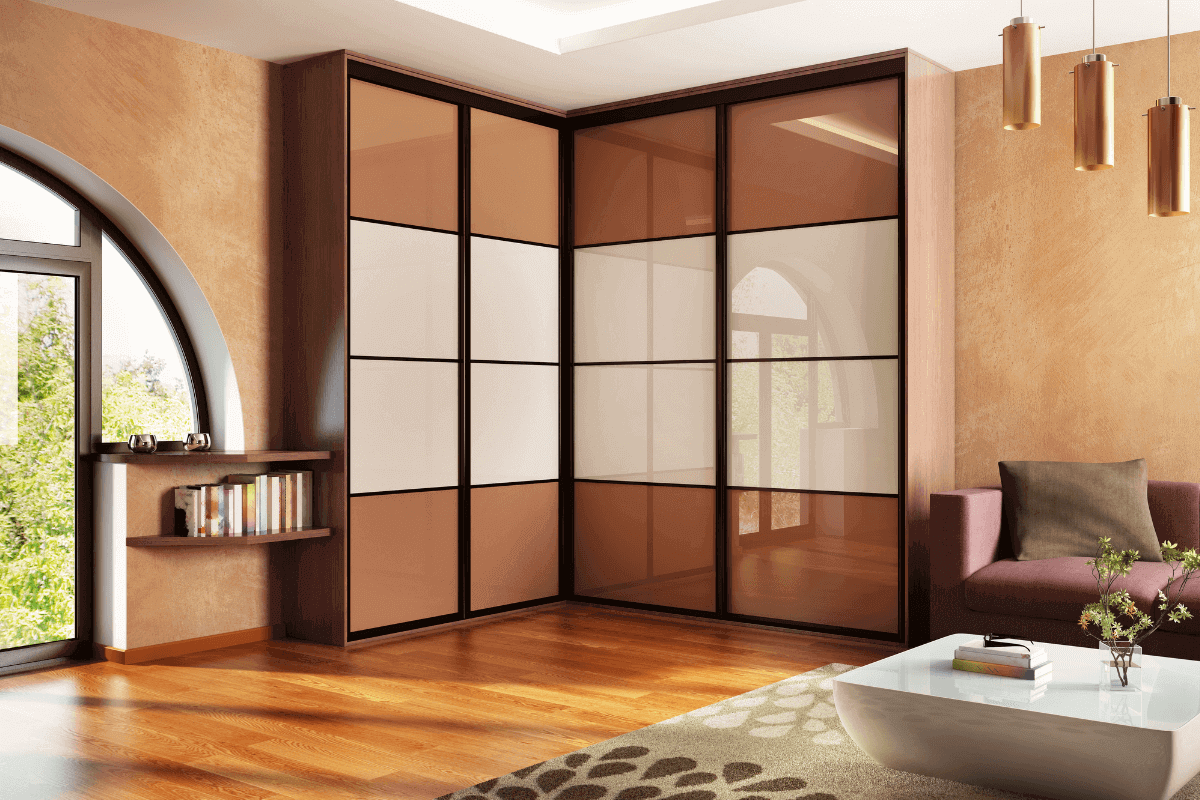 Wardrobe door opening systems: which to choose between handle and groove?