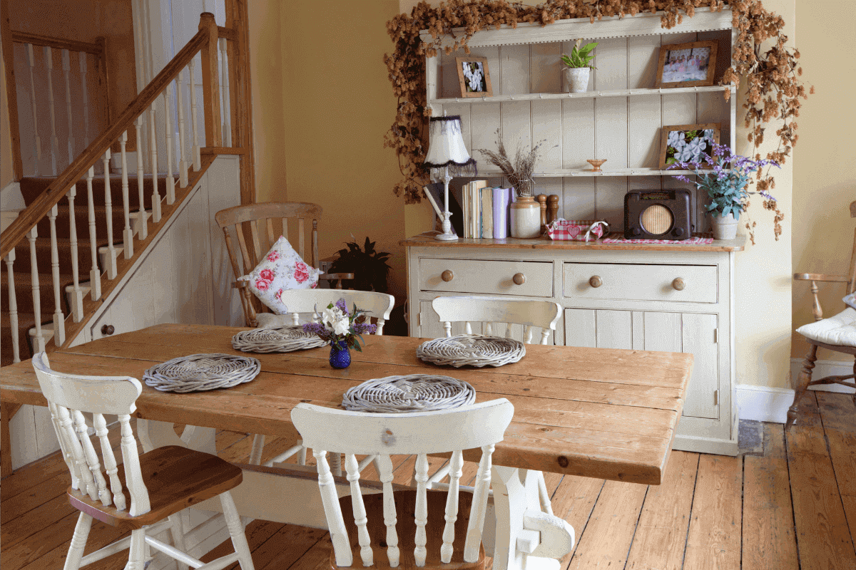 Country Style Furniture: Country Houses