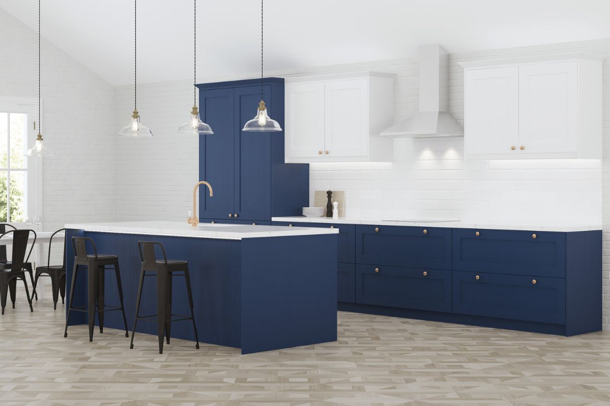 Cucina moderna blu con isola