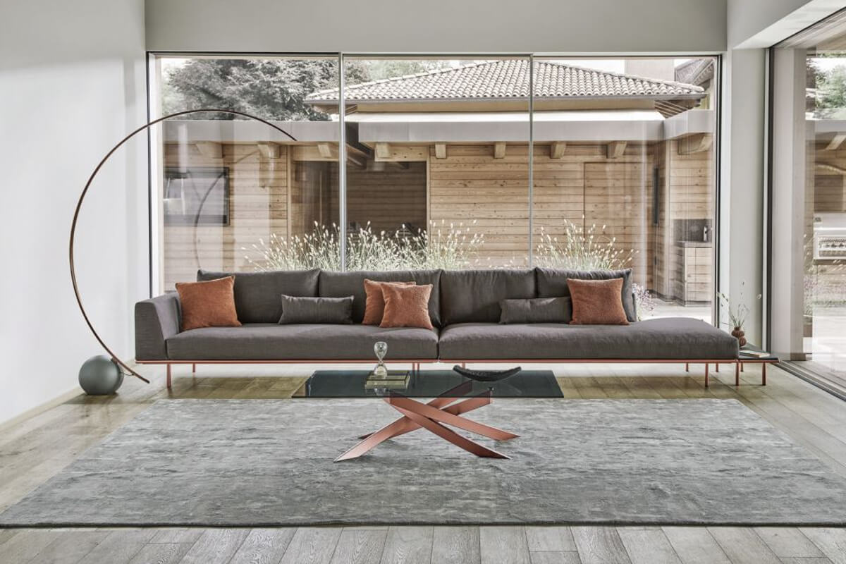 attico moderno ed elegante - divano a tre posti con base in acciaio