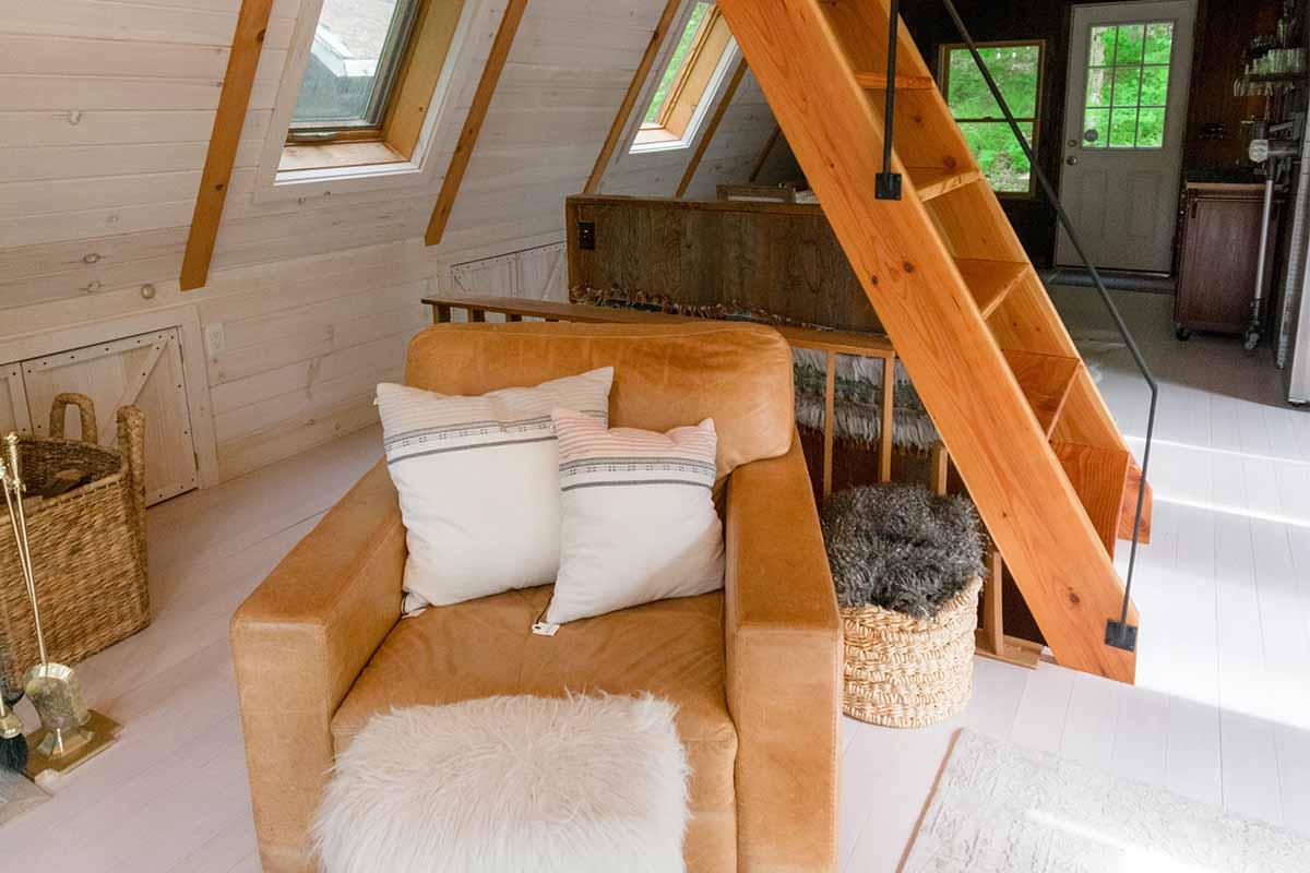 Furnishing an attic room in a modern style: ideas and photos