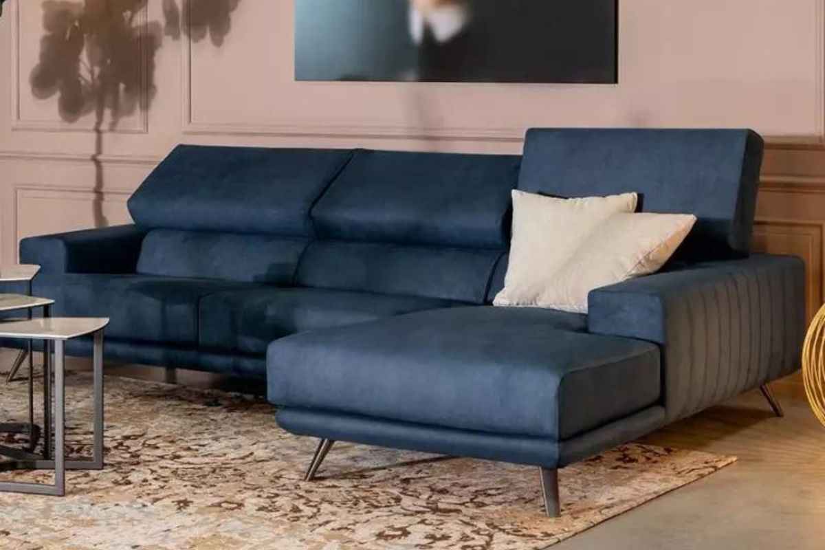 Comment assortir au mieux un canapé bleu : 10 photos des combinaisons parfaites