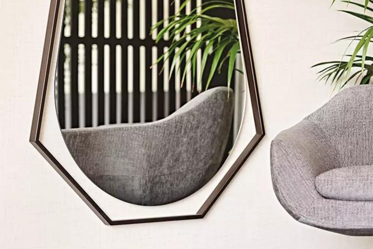 8 Peculiar mirrors you'll fall in love with