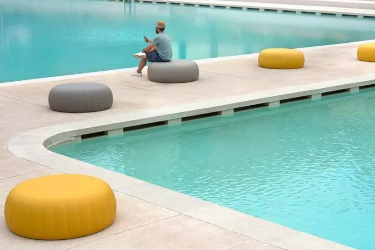 10 beautiful outdoor ottomans for gardens and terraces