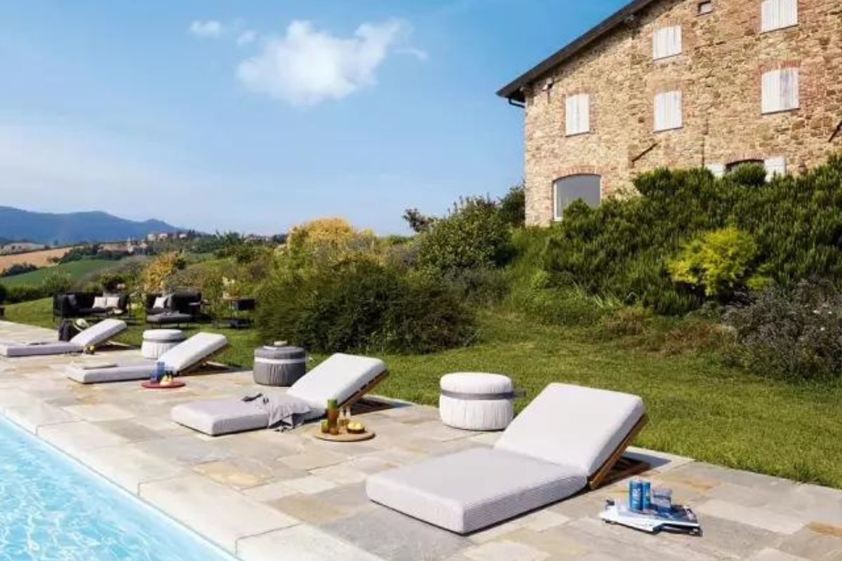 10 beautiful outdoor ottomans for gardens and terraces