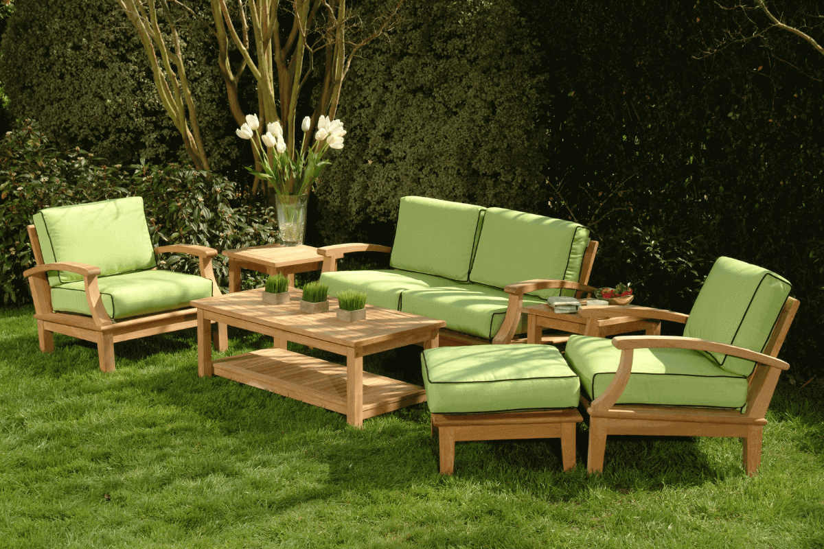 Oils for outdoor garden furniture: tips and application guide
