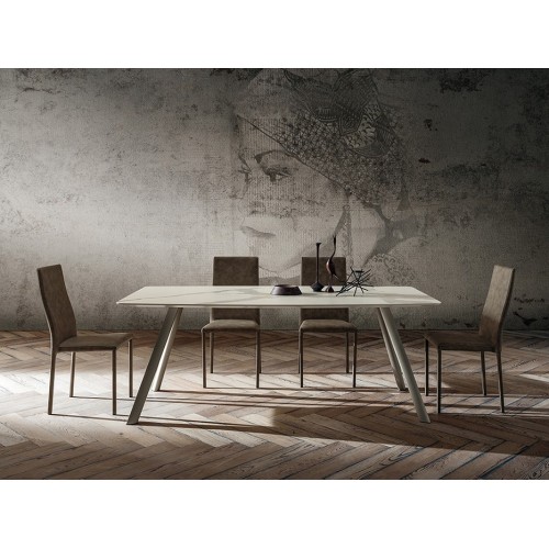 Nicola La Primavera Tisch fest