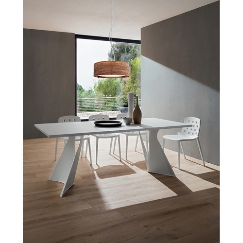 Claudio La Primavera fest Tisch