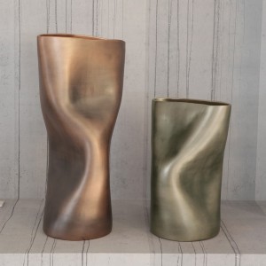 keramikskulptur-vase-erosa-adriani-e-rossi