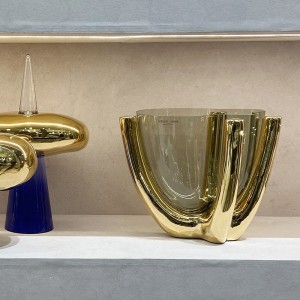 vasenskulptur-aus-glas-saphir-von-adriani-e-rossi