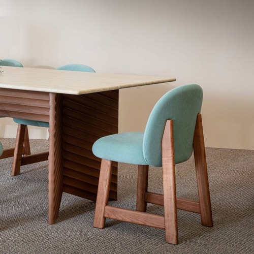 Gepolsterter Stuhl Pheaby Moroso – Moderne Holzstruktur