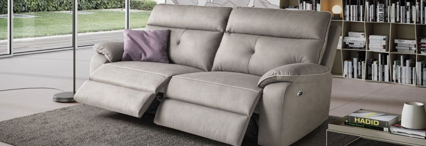 Wohnzimmermöbel + Sofa NEU mit Liegefunktion und Becherhalter