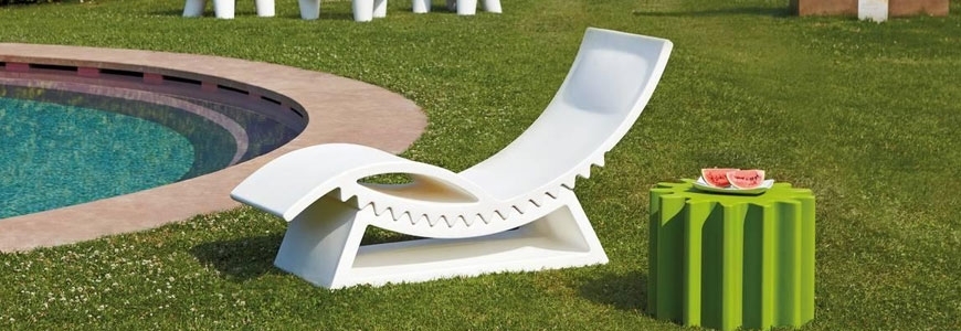 Outdoor chaise longue