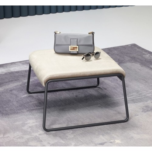 Lisa Lounge Scab Pouf