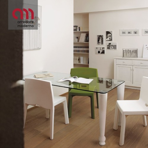 Table designer Osvaldo Slide