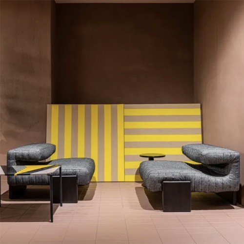 Fauteuil rembourré Loveseat Moroso – Base en bois moderne