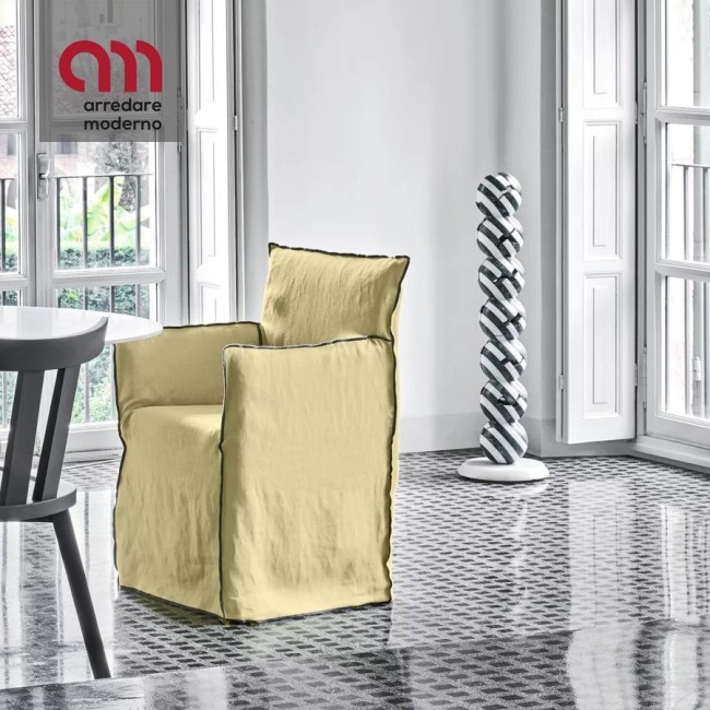 Sedia con braccioli Gervasoni Ghost 25 rivestita - Arredare Moderno