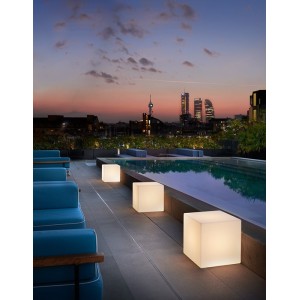 lampada-da-terra-cubo-slide