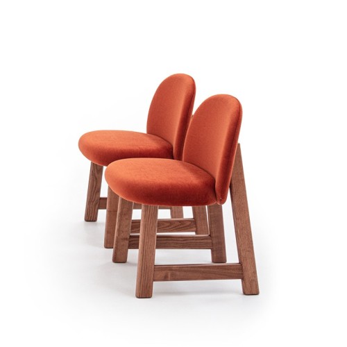 Sedia imbottita Pheaby Moroso - Base in legno moderna